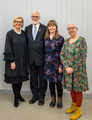 Kansanedustaja, eduskunnan I varapuheenjohtaja Paula Risikko, yhdistyksen kunniapuheenjohtaja Pertti Laajalahti, valokuvaaja Helena Karhu ja yhdistyksen puheenjohtaja Eila Koistinen