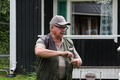Jukka Hiltunen esitteli uistelukalastuksen saloja. Hyvin tuntui hänellä olevan homma hallussa ja taito taskussa.