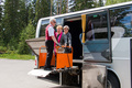 Hyvin varusteltu linja-auto vei meidät turvallisesti perille Heinävedelle ja tietenkin takaisin kotiin. 
"Linja-autossa ompi tunnelmaa... "