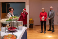 Iltalypsyn tarjoilija kertoo joulupöydän antimista