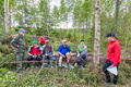 MHY Savotan metsäasiantuntija Leena Kukkonen kertoili ajankohtaista asiaa Mulamäen metsäpalstan osalta sekä yleensäkin tietoa metsistä ja metsien hoidosta.
